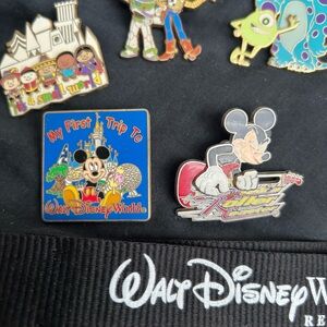 Disney Colorful Character Pin Set